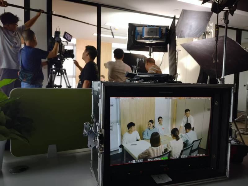 金寨县TVC拍摄公司：科技产品视觉化大师，诠释未来感与功能美学